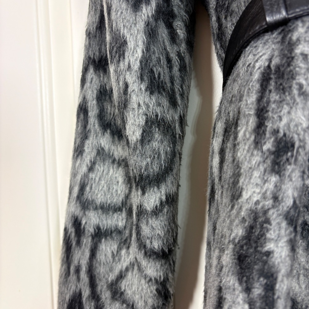 Diane Von Furstenberg Gray Leopard Faux Fur Coat Asymmetrical Shawl Collar L - Picture 16 of 16